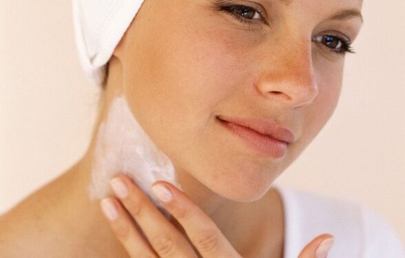 use creams to rejuvenate the skin of the neck and décolleté